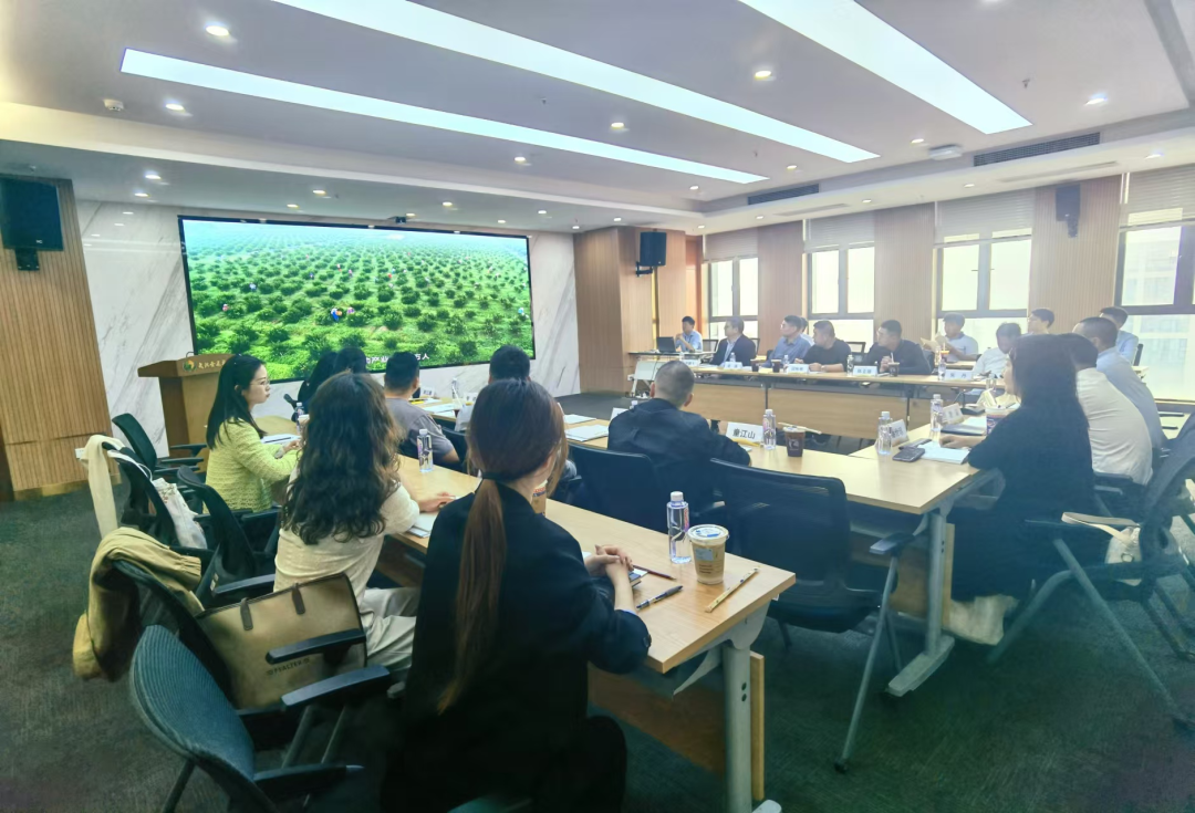 江夏區(qū)年輕一代企業(yè)家商會“知名企業(yè)鑒學(xué)行”活動在武漢金龍集團(tuán)成功舉辦